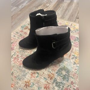 Kelly & Katie Ankle Booties, 6 1/2.